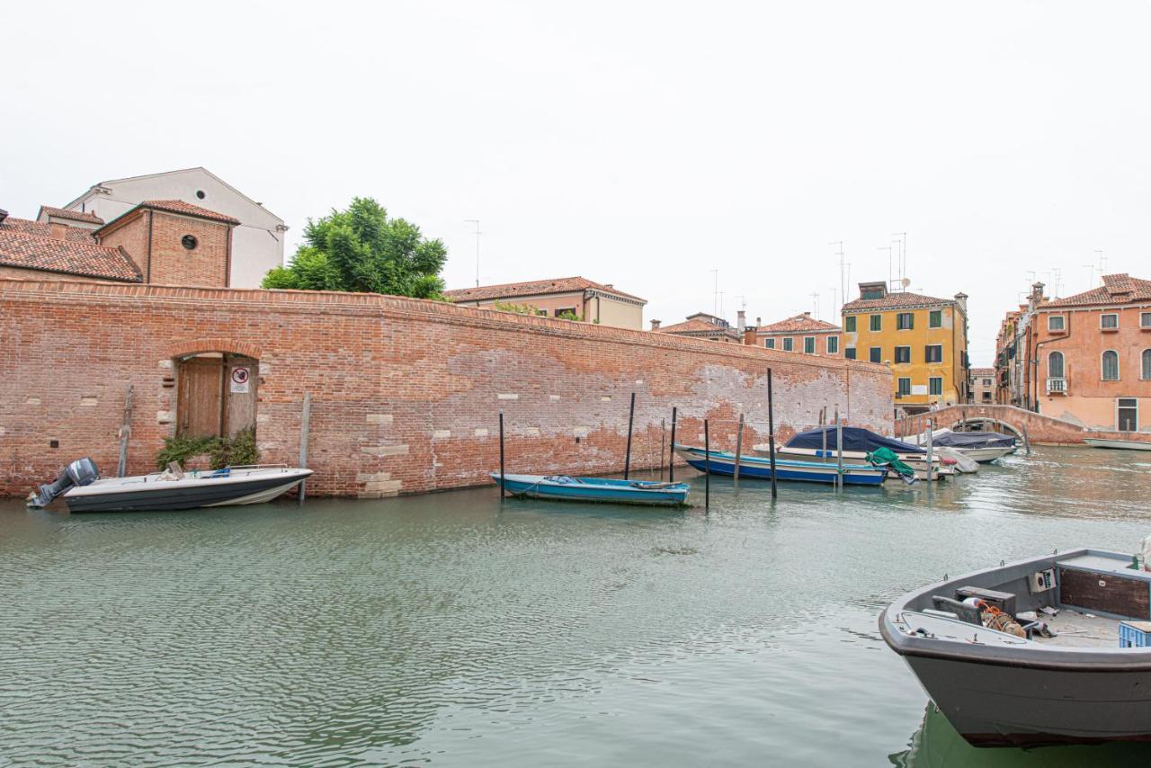 Ca' Leoncino - Venice Canal Front Apartment Exterior photo